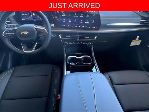 New 2026 Chevrolet Traverse LT w/ Driver Confidence Package FWD image 2