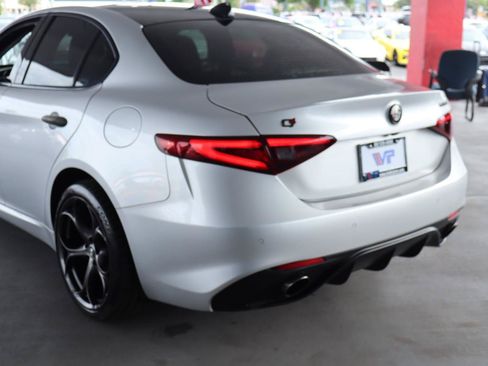 Used 2017 Alfa Romeo Giulia Ti w/ TI 19" Sport Package AWD/4WD image 9