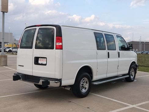 Used 2024 Chevrolet Express 2500 w/ Driver Convenience Package image 5