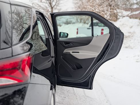 Used 2023 Chevrolet Equinox LS image 37