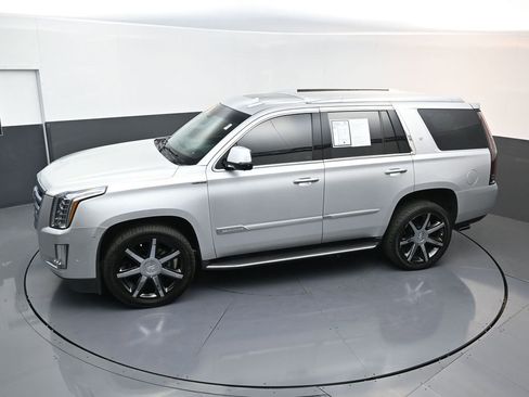 Used 2018 Cadillac Escalade Luxury image 24