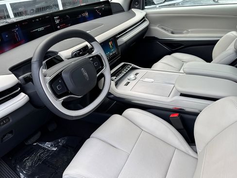 Certified 2025 Lincoln Navigator Reserve image 10