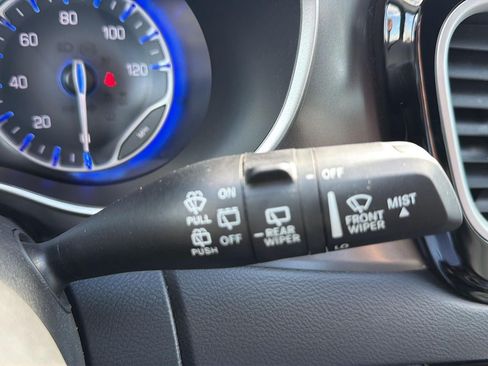 Used 2025 Chrysler Pacifica Select FWD image 19