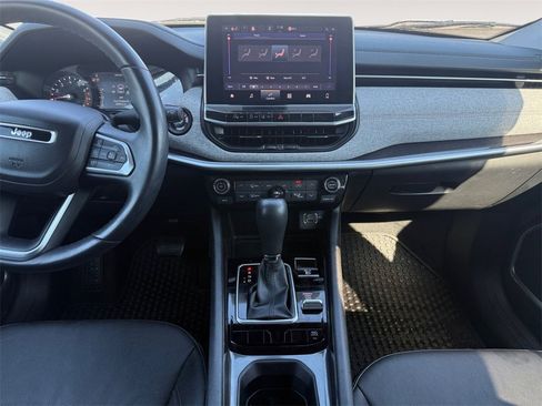 Used 2022 Jeep Compass Latitude image 10