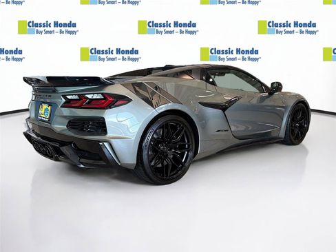 Used 2024 Chevrolet Corvette Z06 RWD image 8
