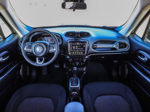Used 2023 Jeep Renegade Latitude image 2