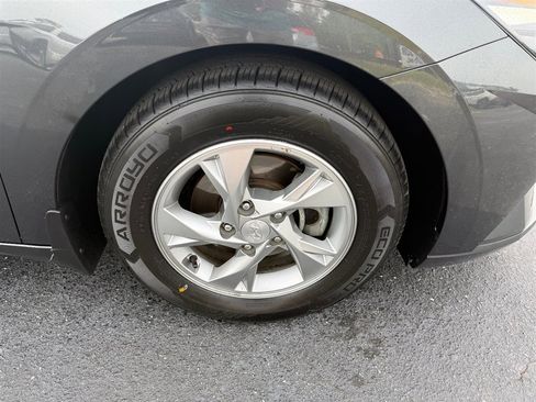 Used 2023 Hyundai Elantra SE w/ Preferred Accessory Package image 8