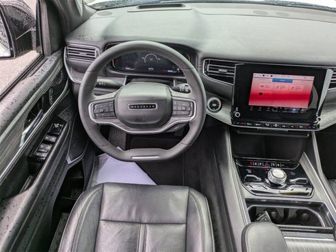 Used 2024 Jeep Wagoneer L Series III w/ Flexible Seating Group image 18
