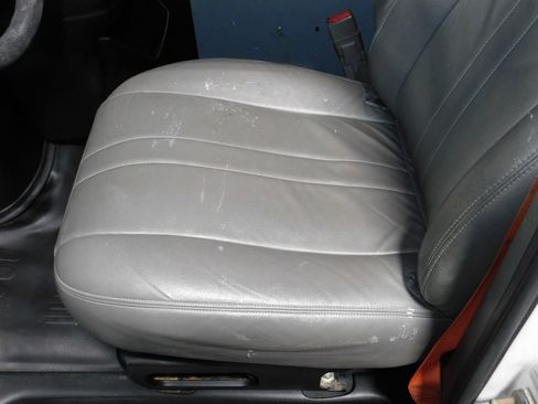 Used 2015 Chevrolet Express 2500 image 31