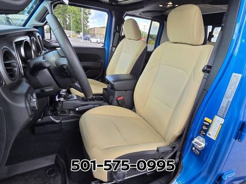 Used 2023 Jeep Gladiator Sport AWD/4WD image 10