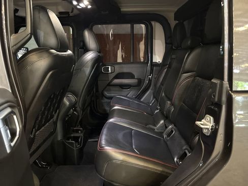 Used 2022 Jeep Gladiator Rubicon w/ Cold Weather Group AWD/4WD image 23