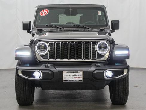 Used 2025 Jeep Wrangler Unlimited Sahara w/ Safety Group AWD/4WD image 4