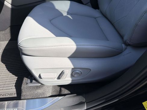 New 2026 Toyota Highlander Platinum AWD/4WD image 8