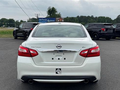 Used 2016 Nissan Altima 2.5 SV w/ Convenience Package FWD image 5