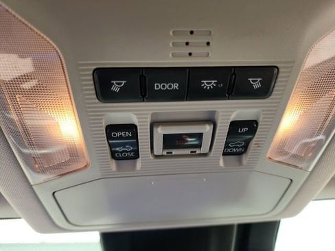 Used 2021 Toyota RAV4 XLE Premium AWD/4WD image 33