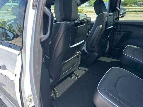 New 2025 Chrysler Pacifica Limited w/ Uconnect Theater Family Group image 41