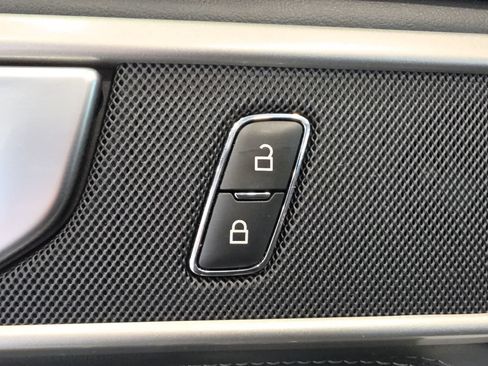 Used 2024 Ford Explorer XLT w/ Equipment Group 202A AWD/4WD image 19