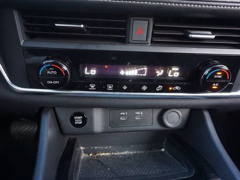 Used 2024 Nissan Rogue SV FWD image 11