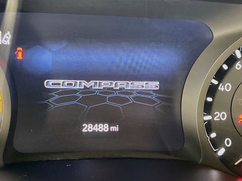 Used 2022 Jeep Compass Trailhawk AWD/4WD image 12