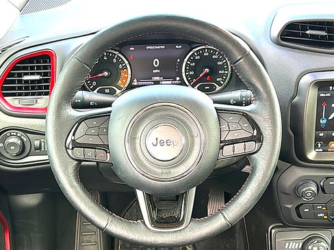 Used 2022 Jeep Renegade Trailhawk w/ Trailer Tow Group AWD/4WD image 27