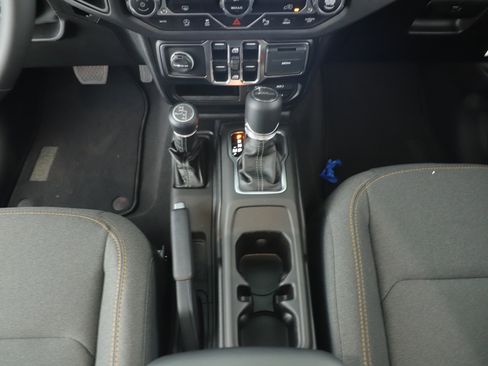 New 2025 Jeep Gladiator Sport image 24