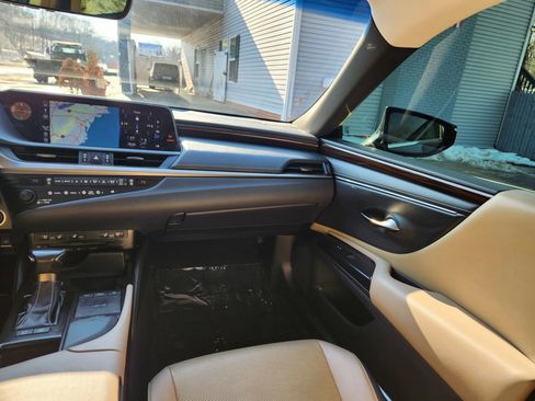 Used 2019 Lexus ES 300h image 29