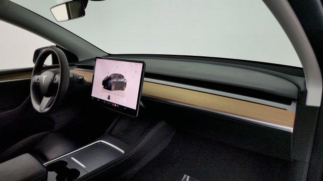 Used 2024 Tesla Model Y 2WD image 32