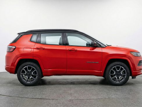 Used 2025 Jeep Compass Trailhawk AWD/4WD image 11