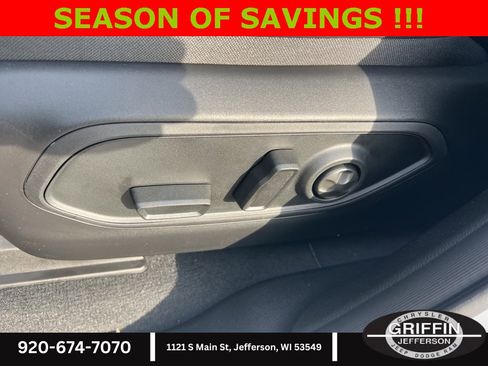 New 2025 Jeep Grand Cherokee Limited w/ Black Appearance Package image 18