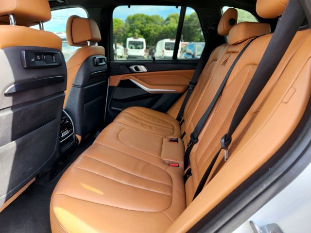 Used 2019 BMW X5 xDrive50i w/ M Sport Package AWD/4WD image 16