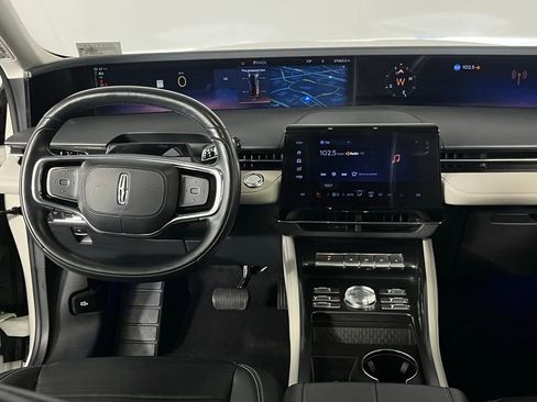 Used 2024 Lincoln Nautilus Reserve image 16