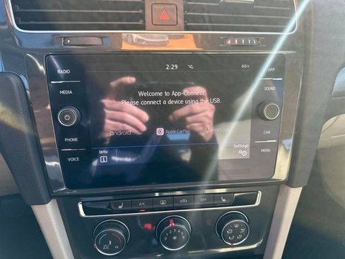 Certified 2019 Volkswagen Golf SE w/ Driver Assistance Package image 26