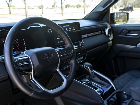 Used 2023 Chevrolet Colorado Z71 w/ Z71 Convenience Package 2 image 16