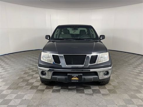 Used 2010 Nissan Frontier SE image 17
