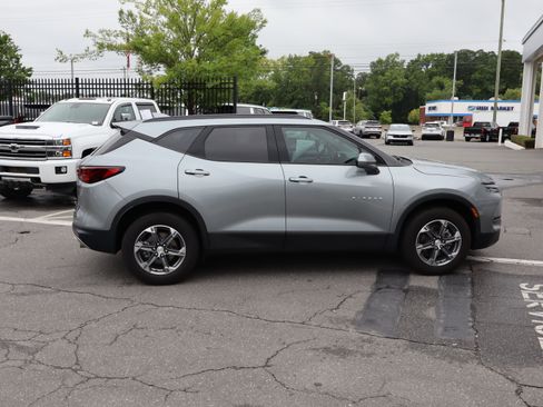 Used 2025 Chevrolet Blazer LT w/ Convenience Package FWD image 11