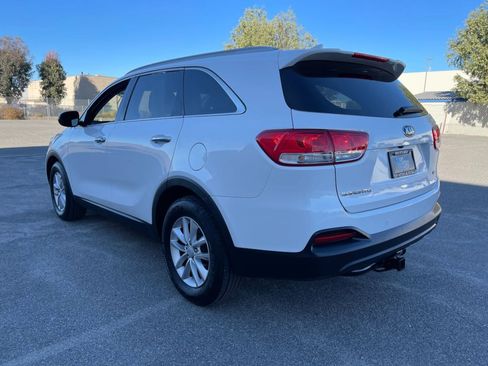 Used 2016 Kia Sorento LX w/ LX Convenience Package image 7