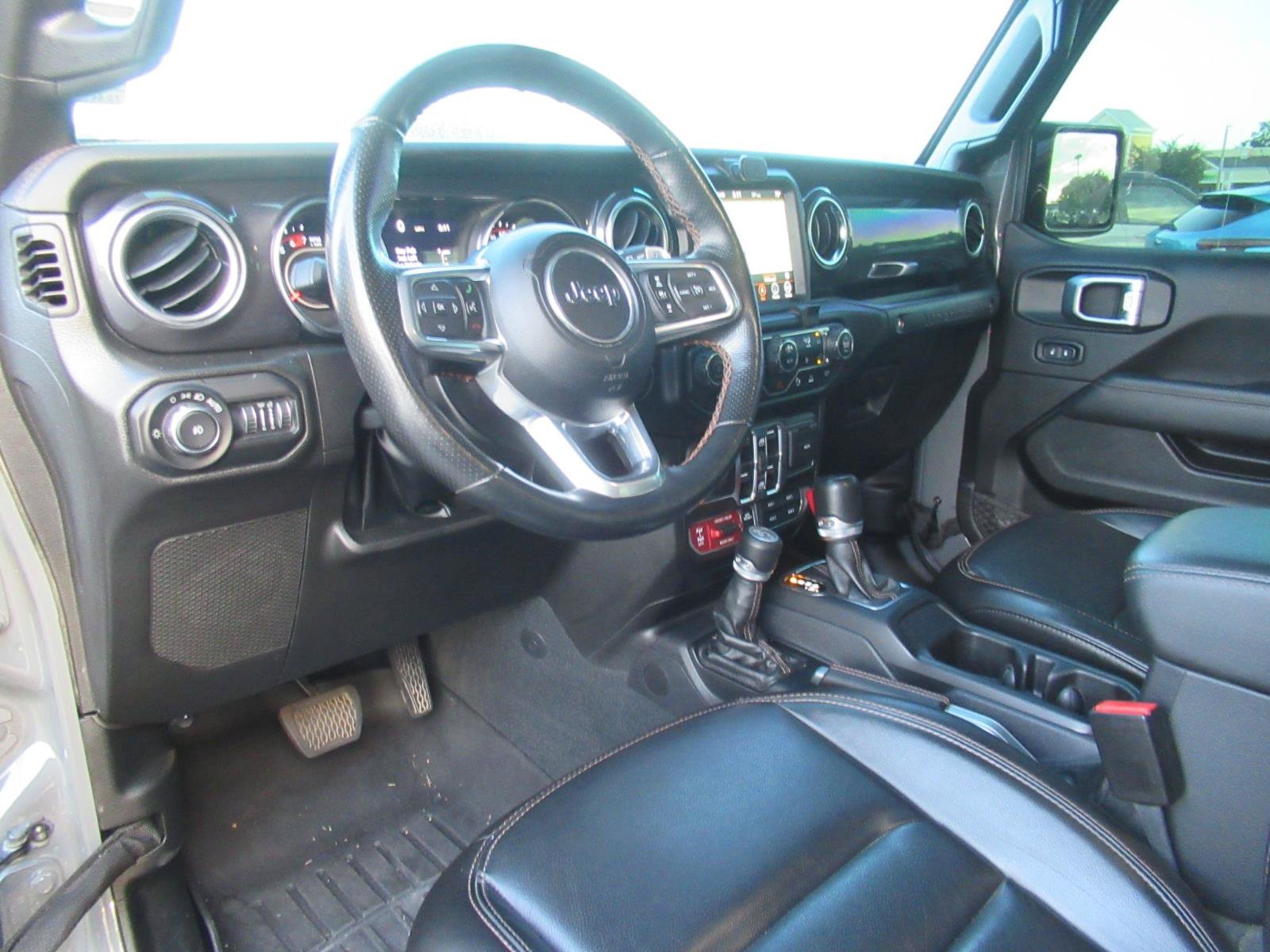 Used 2022 Jeep Wrangler Unlimited Rubicon w/ Dual Top Group AWD/4WD image 18