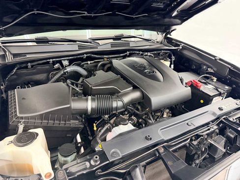 Used 2016 Toyota Tacoma TRD Sport image 13