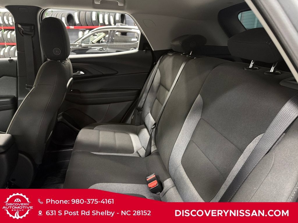 Used 2024 Chevrolet TrailBlazer LT w/ Driver Confidence Package FWD image 32