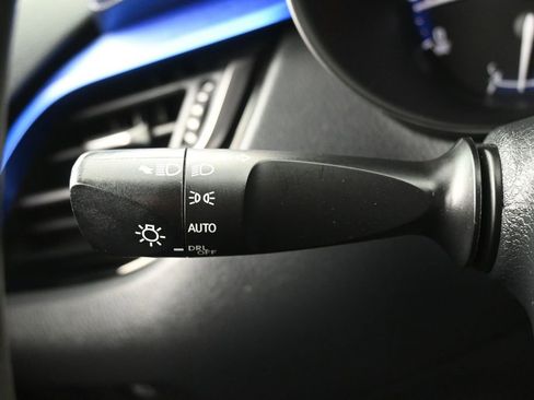 Used 2020 Toyota C-HR XLE FWD image 21