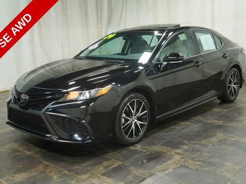 Used 2024 Toyota Camry SE w/ Cold Weather Package AWD/4WD image 2