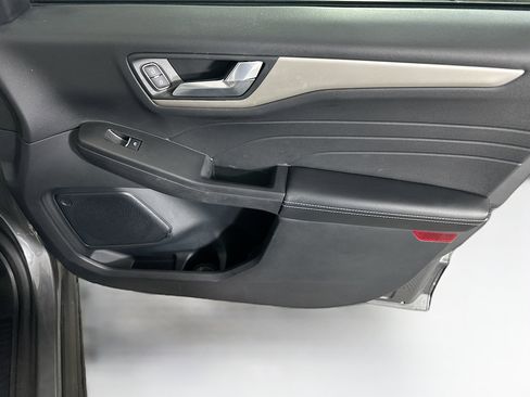 Used 2021 Ford Escape SE w/ Convenience Package image 31