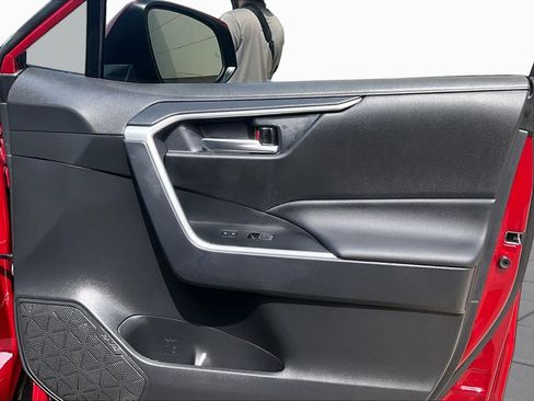 Used 2025 Toyota RAV4 XLE w/ Convenience Package FWD image 23