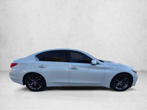 Used 2017 INFINITI Q50 Signature Edition w/ All Weather Package (L93) AWD/4WD image 4