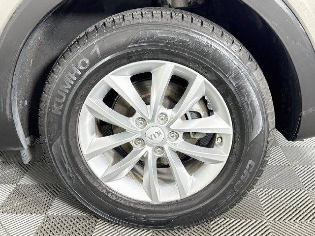 Used 2017 Kia Sorento FWD image 34