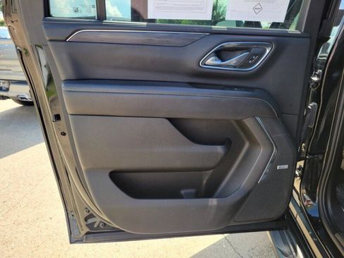 Used 2023 GMC Yukon XL SLT w/ SLT Premium Package RWD image 31