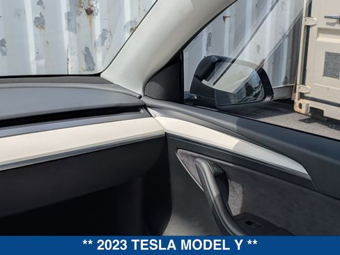 Used 2023 Tesla Model Y Performance AWD/4WD image 19