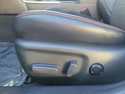 Used 2017 Toyota Camry SE image 19