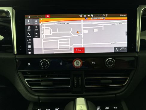 Certified 2025 Porsche Macan image 19