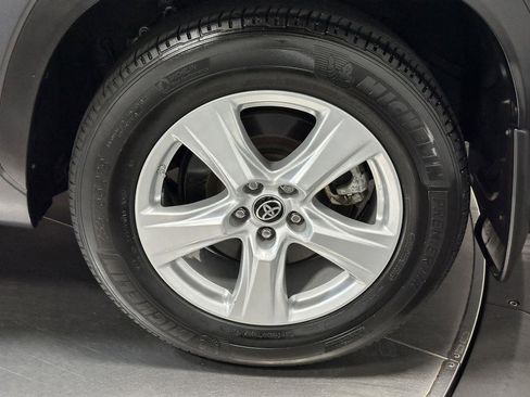 Used 2023 Toyota Highlander LE image 19